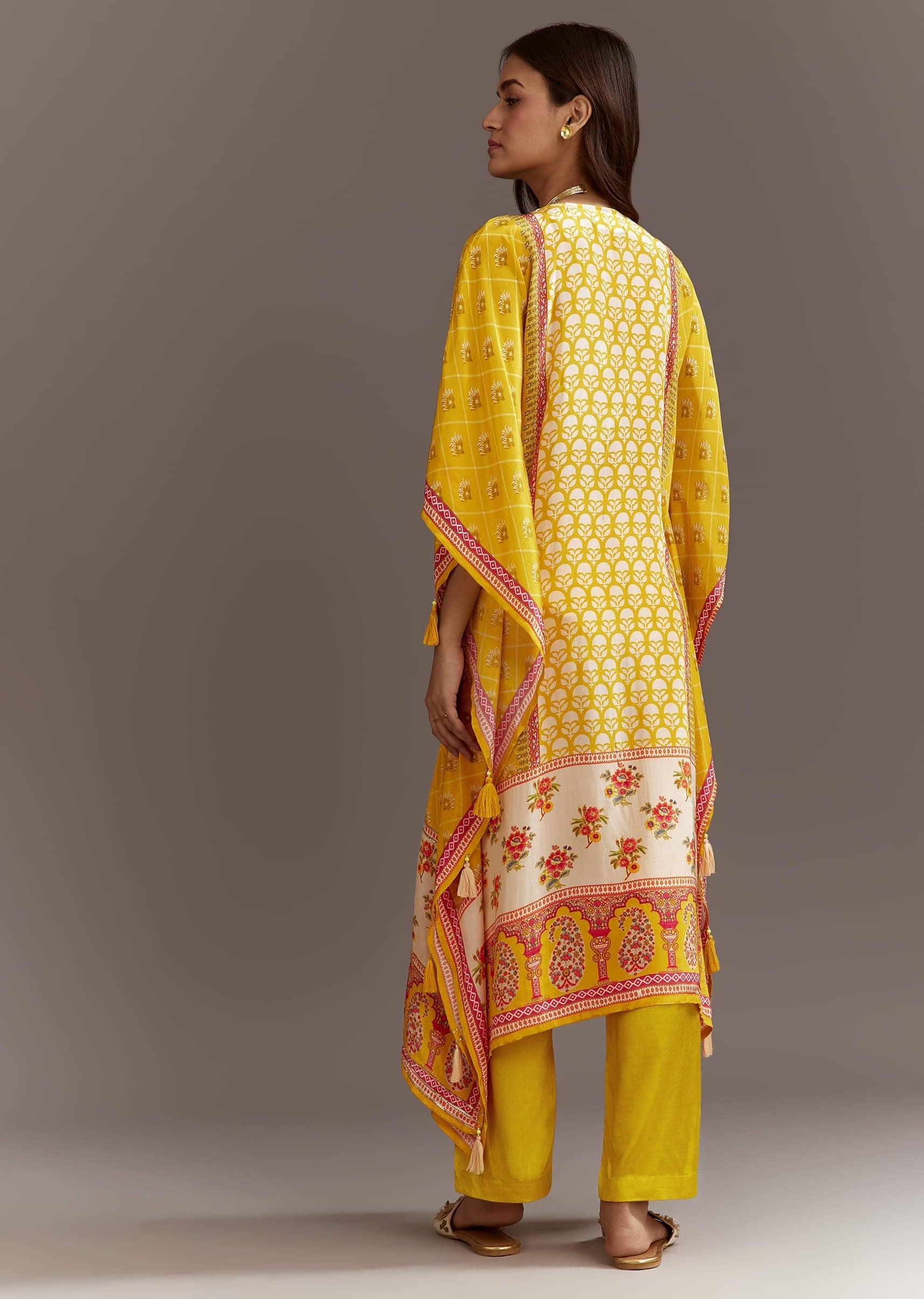 yellow-printed-crepe-kaftaan-kurta-pant-set-with-mirror-and-sequins-work-sg314409-5_5c57bca3-284c-42a1-b579-7e1956fc0214.jpg