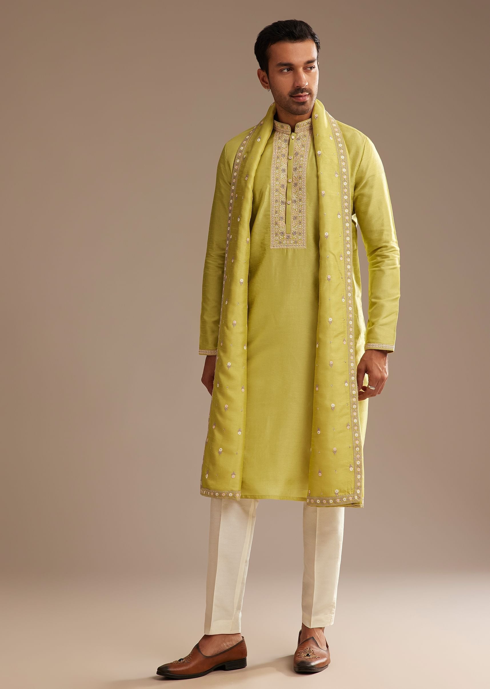 yellow-silk-embroidered-kurta-set-with-dupatta-sg303534-4_6cfd4f2e-0f22-43b5-b137-4055de59c8db.jpg