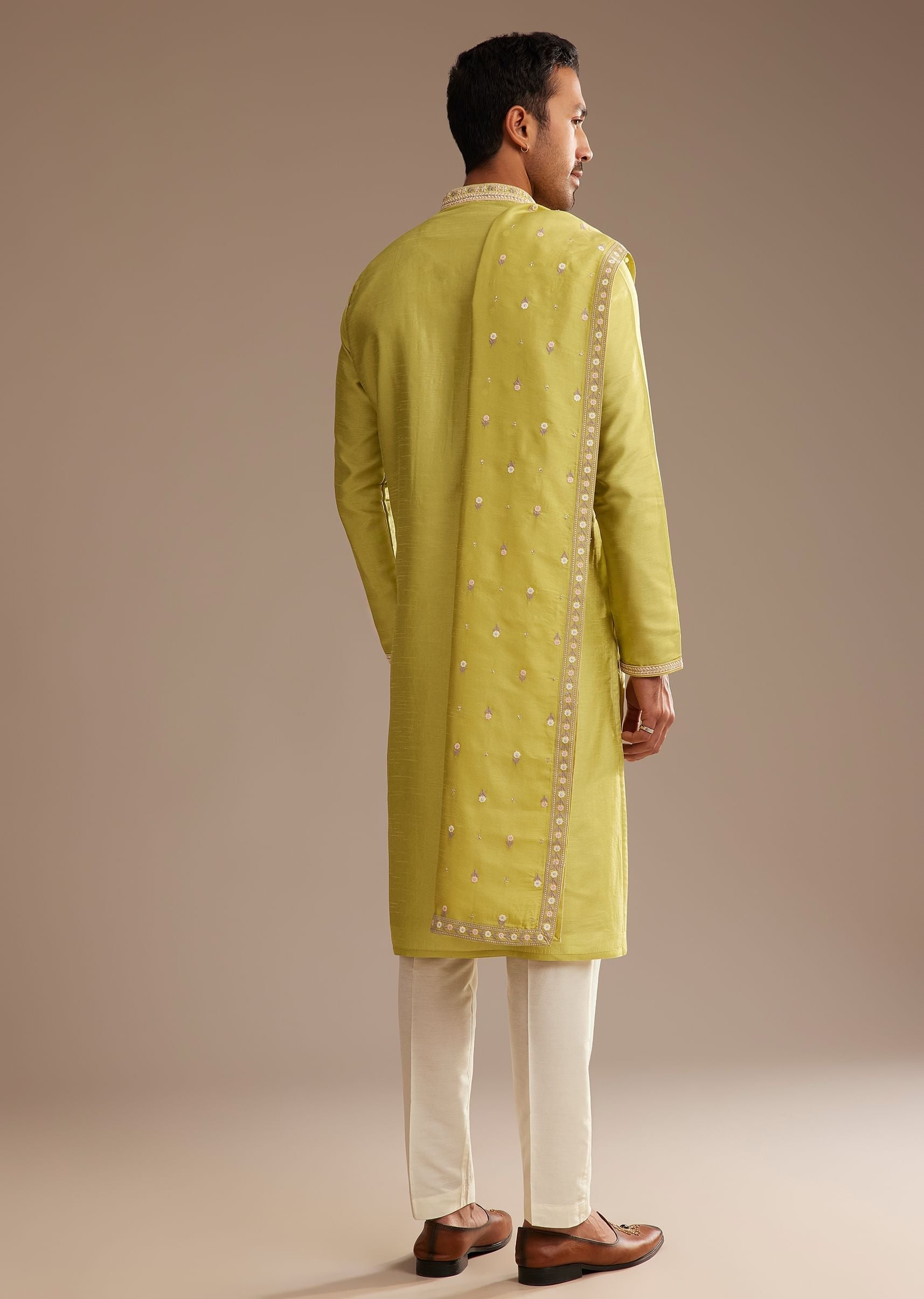 yellow-silk-embroidered-kurta-set-with-dupatta-sg303534-5_b65f9f5e-c7fa-46ec-8ffd-f73344c3262d.jpg