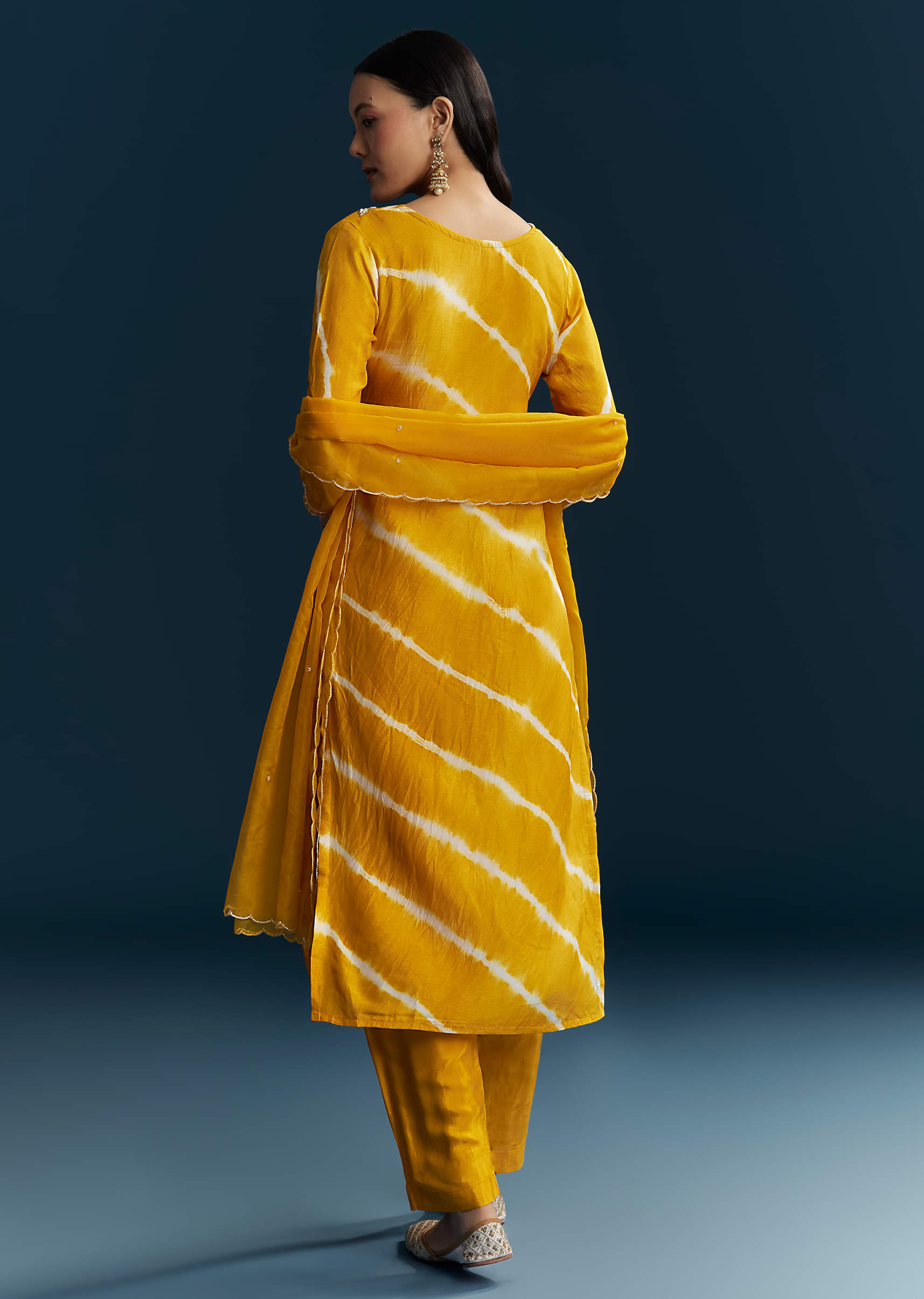 yellow-silk-kurta-set-with-leheriya-print-and-embroidery-sg343115-5.jpg