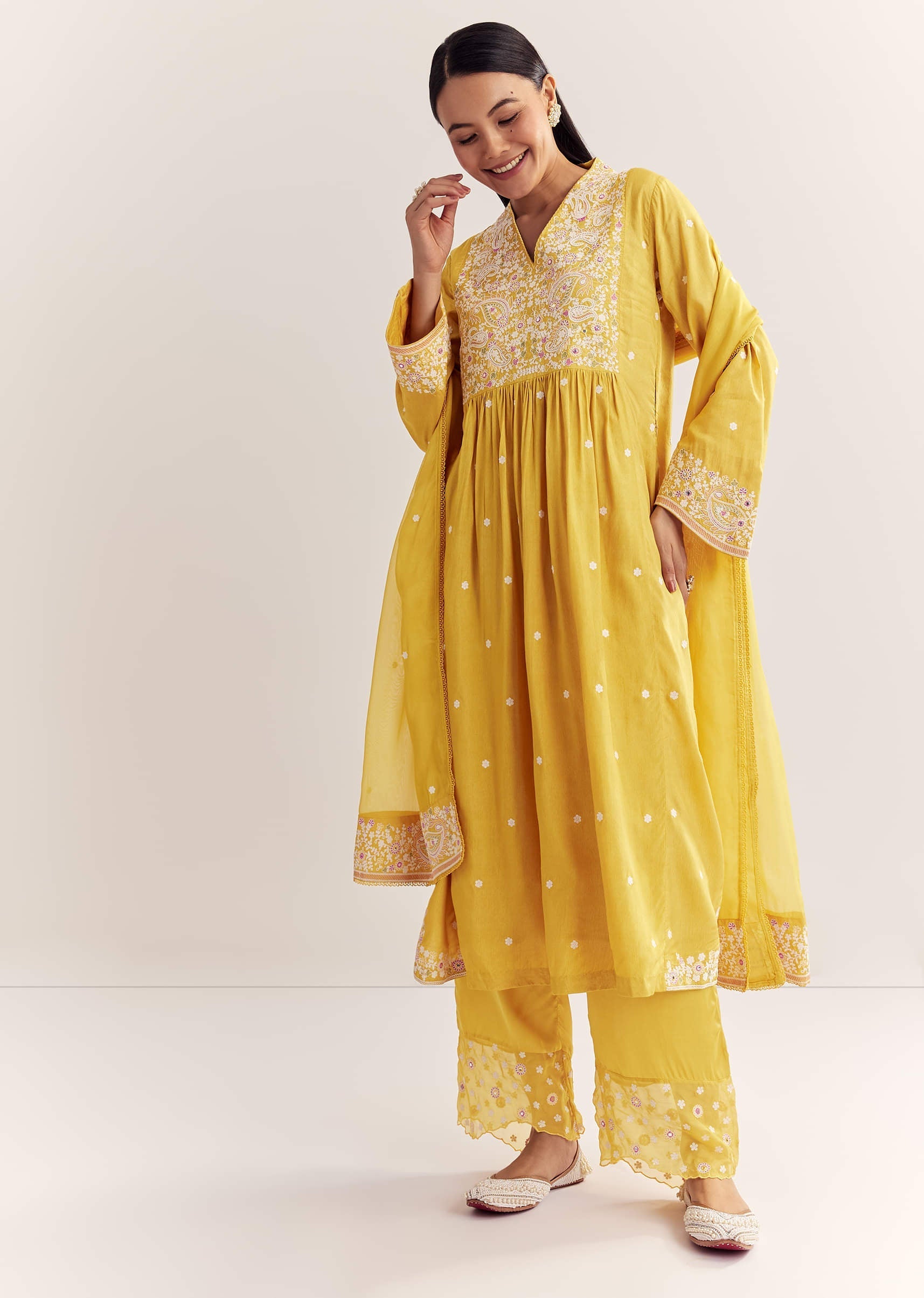 yellow-silk-kurta-set-with-thread-work-and-organza-dupatta-sg320954-4_b5402032-5aa1-4d01-be0a-e4d8347e4919.jpg