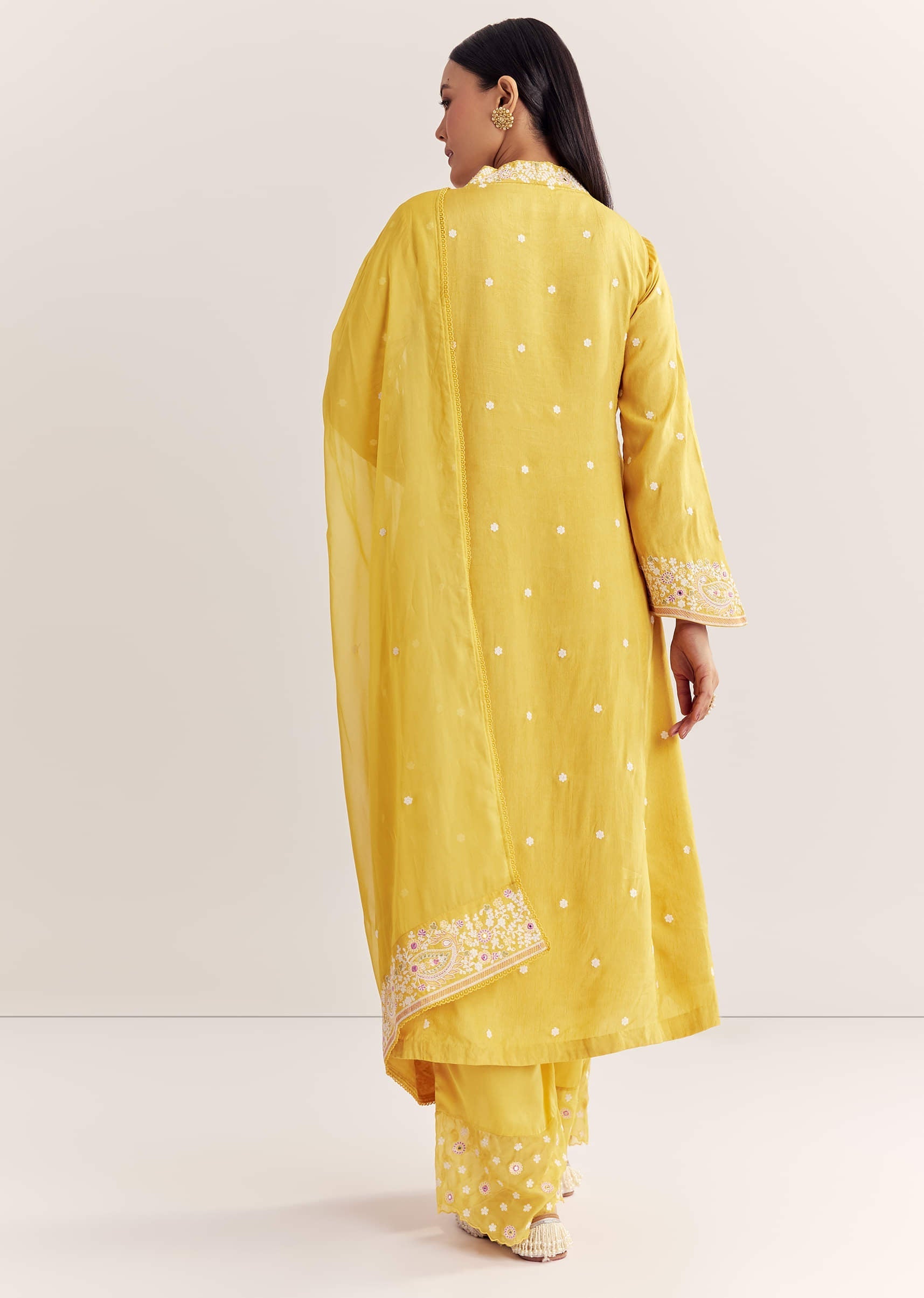 yellow-silk-kurta-set-with-thread-work-and-organza-dupatta-sg320954-5_76dc8f38-8f05-44b7-bdf1-52ec54abb28b.jpg