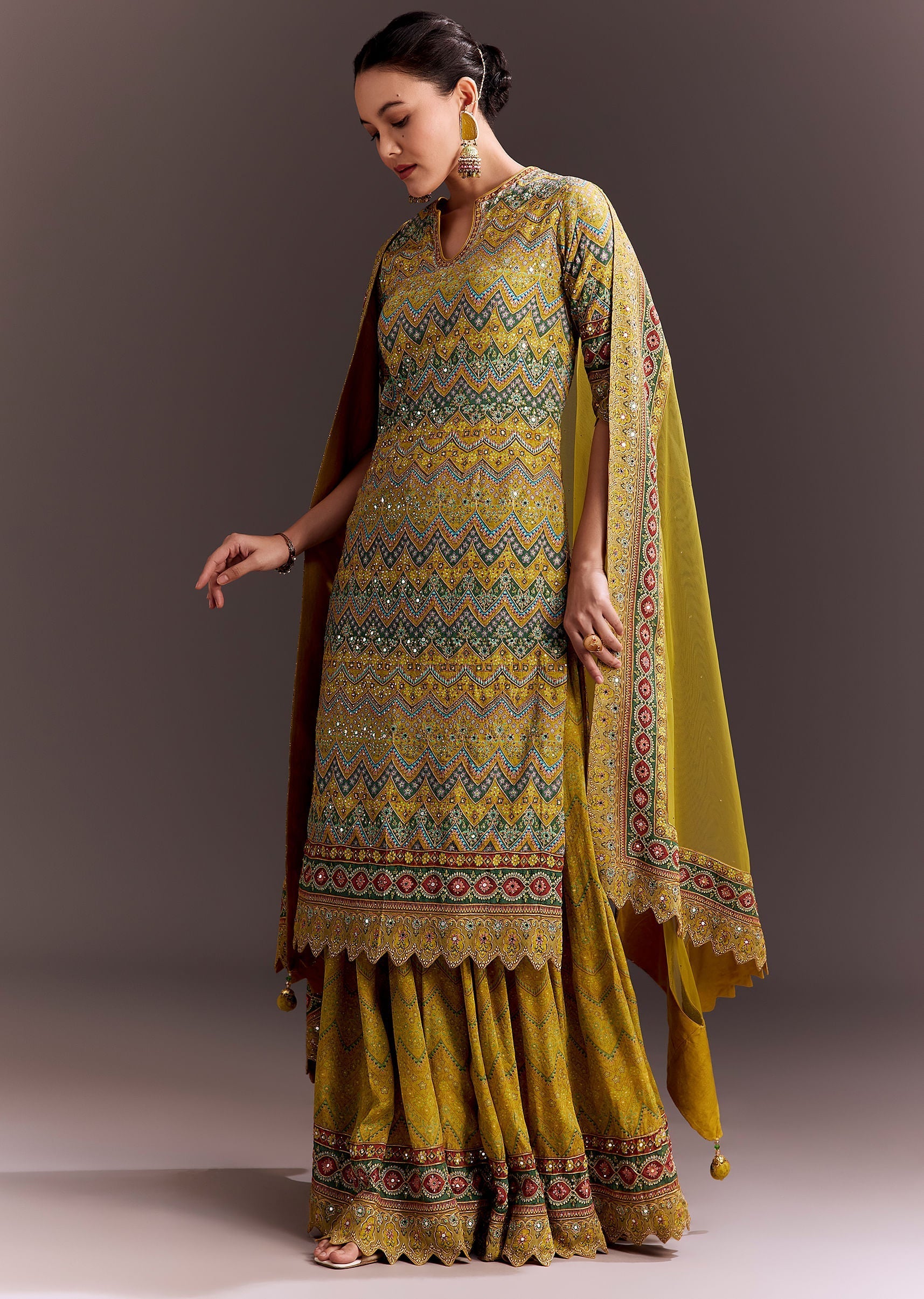 yellow_embroidered_palazzo_suit-sg210317_6__nasto_8540bbf3-73c1-48aa-a799-9392d96e9c0e.jpg