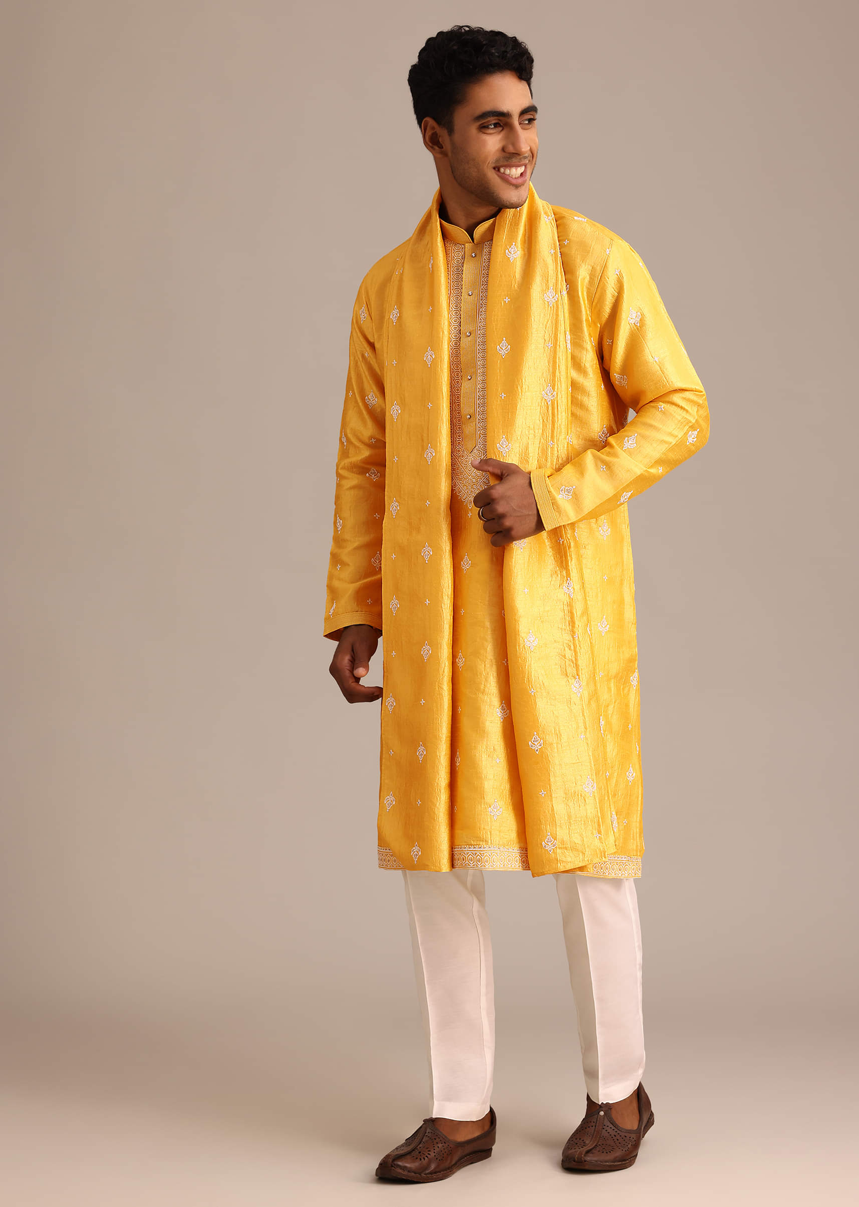 yellow_raw_silk_threadwork_kurta_set_with_dupatta-sg244969_5_7399f5bc-7eb3-4e5a-8fc1-3110f4ec6402.jpg